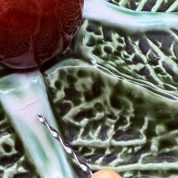 Vintage Majolica Cabbage Leaf Serving Plate With Fruit Accents 12 inch - Picture 5 of 8